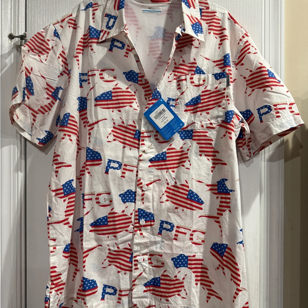 Columbia Men's Red, White, and Blue Casual Shirt